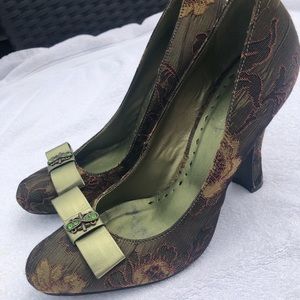 Emerald green unique shoe